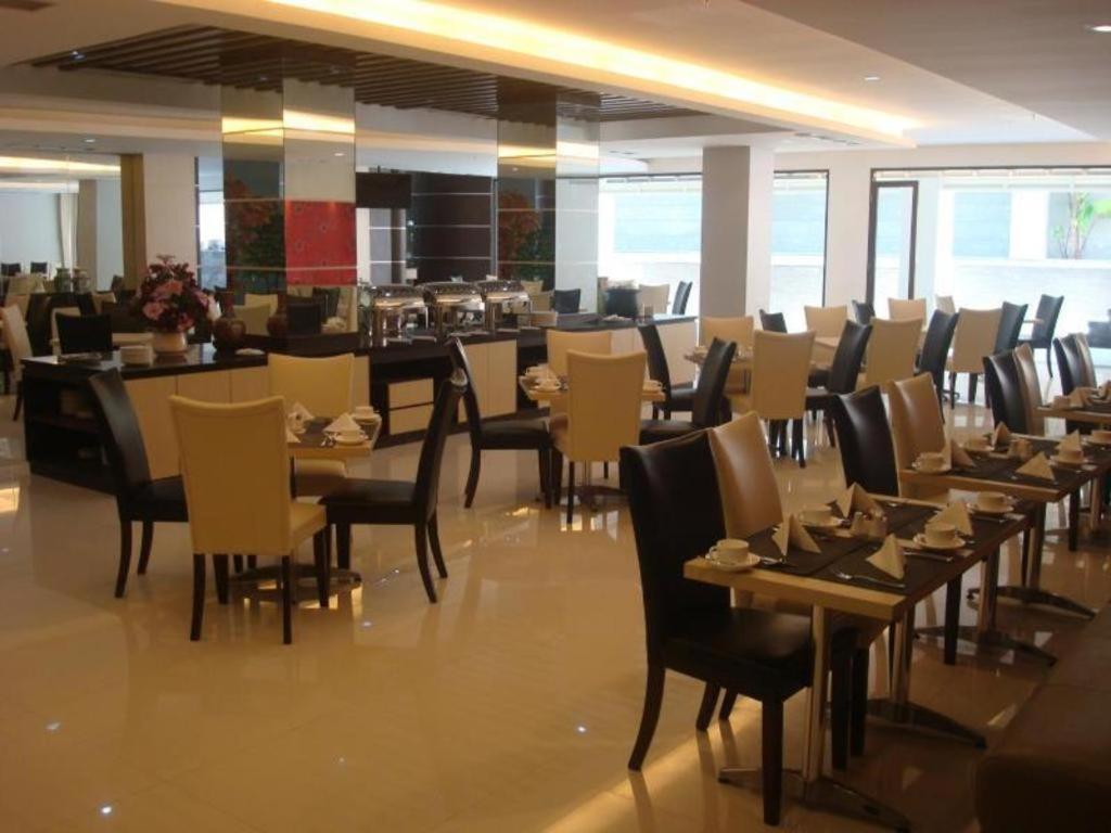 Megaland Hotel Solo מראה חיצוני תמונה