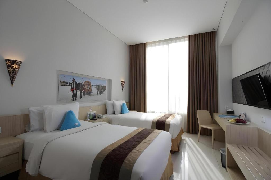 Megaland Hotel Solo מראה חיצוני תמונה
