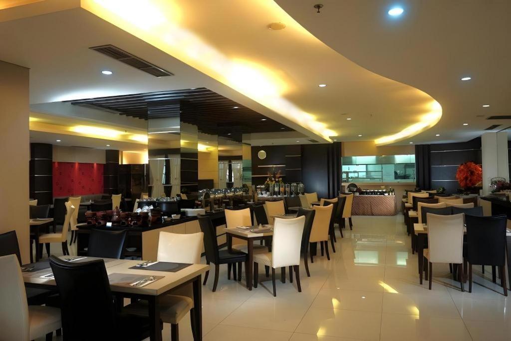 Megaland Hotel Solo מראה חיצוני תמונה