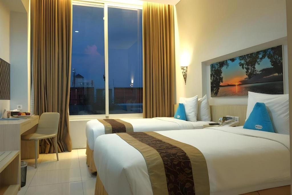 Megaland Hotel Solo מראה חיצוני תמונה