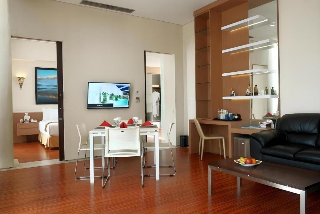 Megaland Hotel Solo מראה חיצוני תמונה
