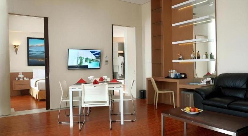 Megaland Hotel Solo מראה חיצוני תמונה