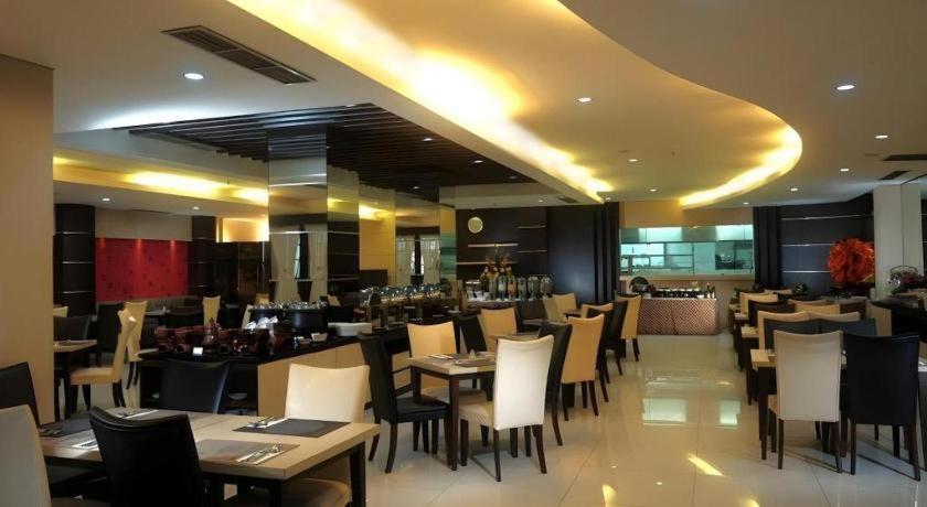 Megaland Hotel Solo מראה חיצוני תמונה