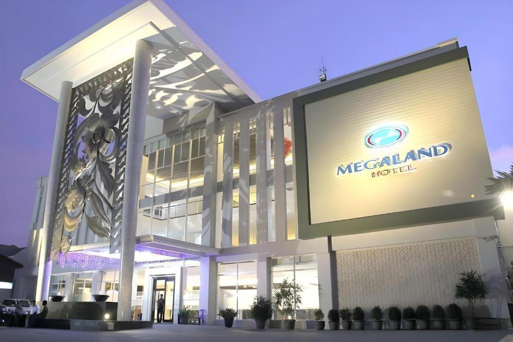 Megaland Hotel Solo מראה חיצוני תמונה