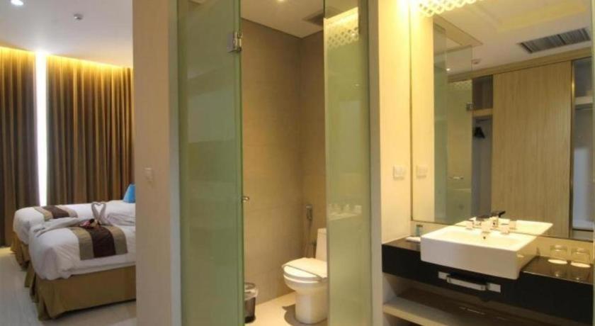 Megaland Hotel Solo מראה חיצוני תמונה