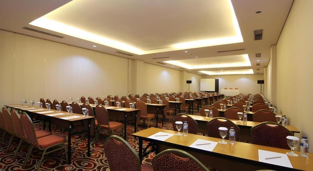 Megaland Hotel Solo מראה חיצוני תמונה