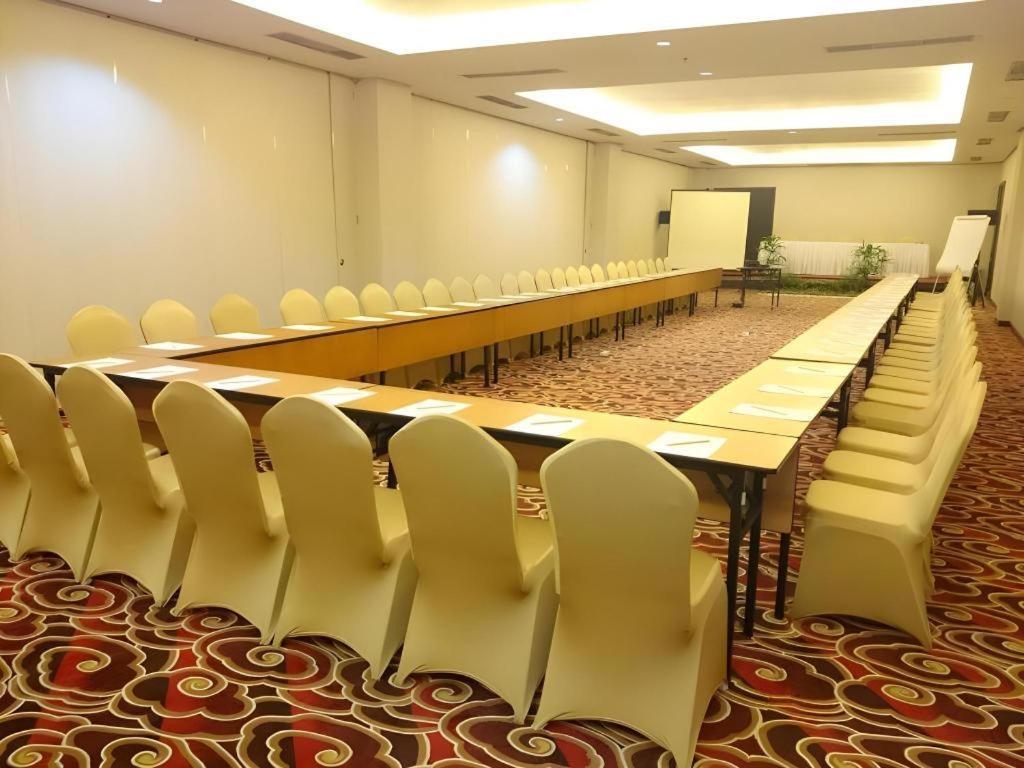 Megaland Hotel Solo מראה חיצוני תמונה